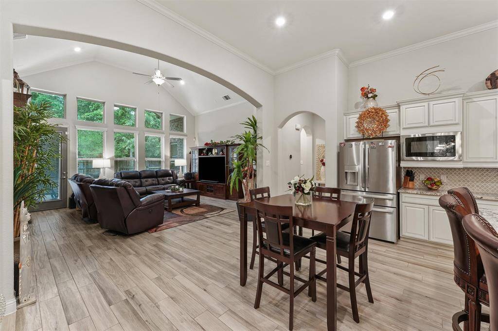 This home has an amazing layout!