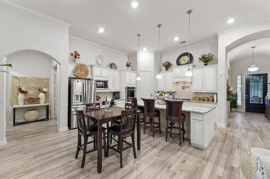 Large island with functioning side cabinetry