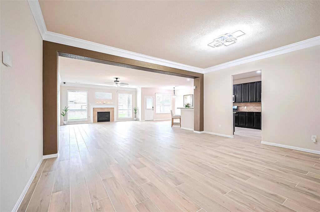 The room features exquisite porcelain Italian flooring, adding a touch of luxury while ensuring durability and easy maintenance