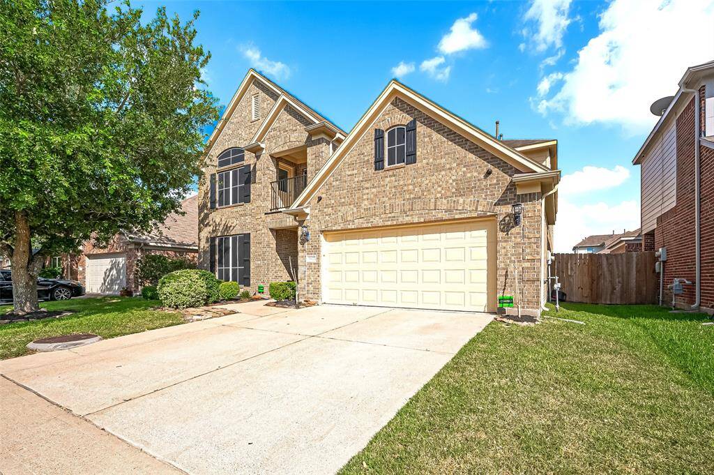 Clean driveway and Landscaped Front yard create an Inviting Atmosphere