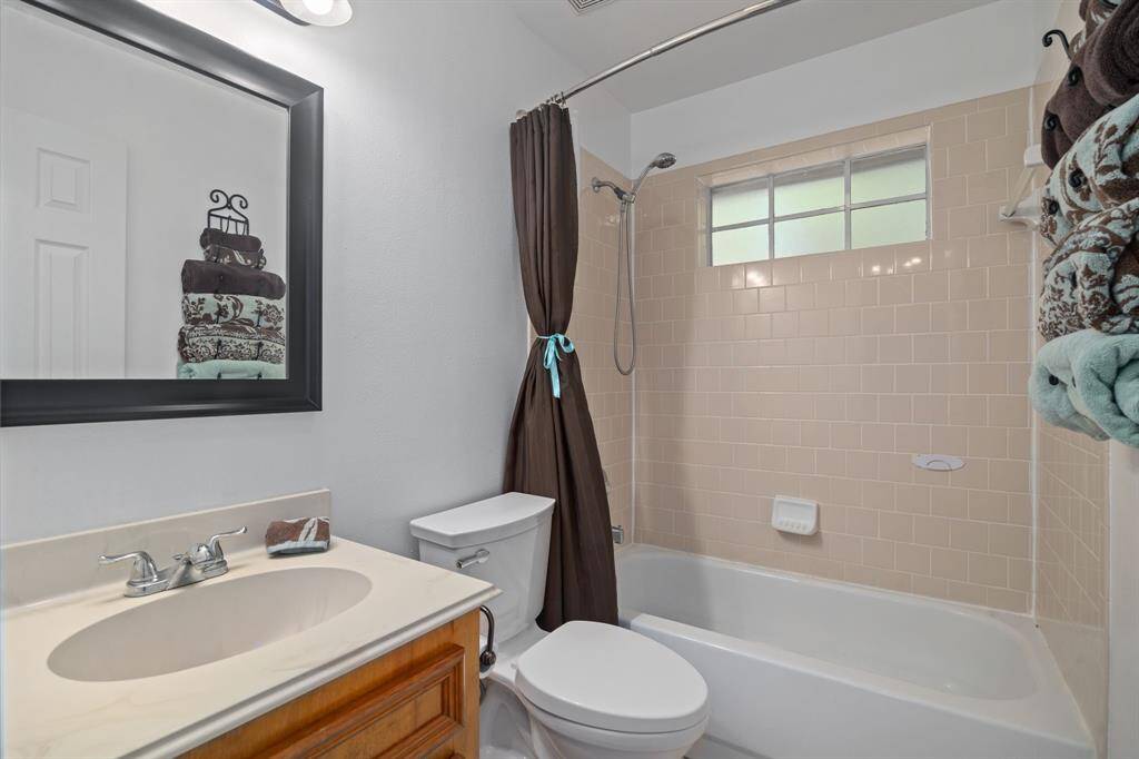 Secondary bathroom featuring a shower-tub combo