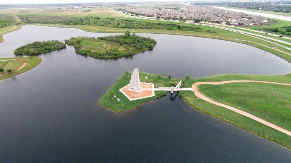 Sugar Land Memorial Park is minutes away!