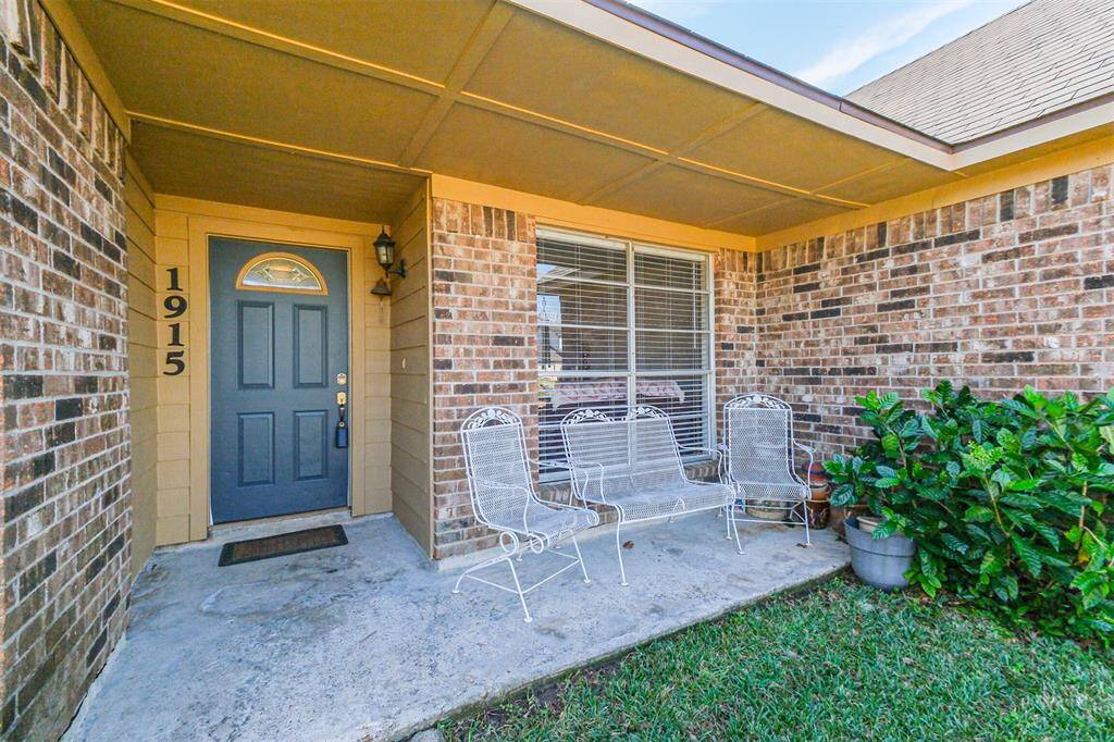 Welcome home!  To 1915 Landmark!
