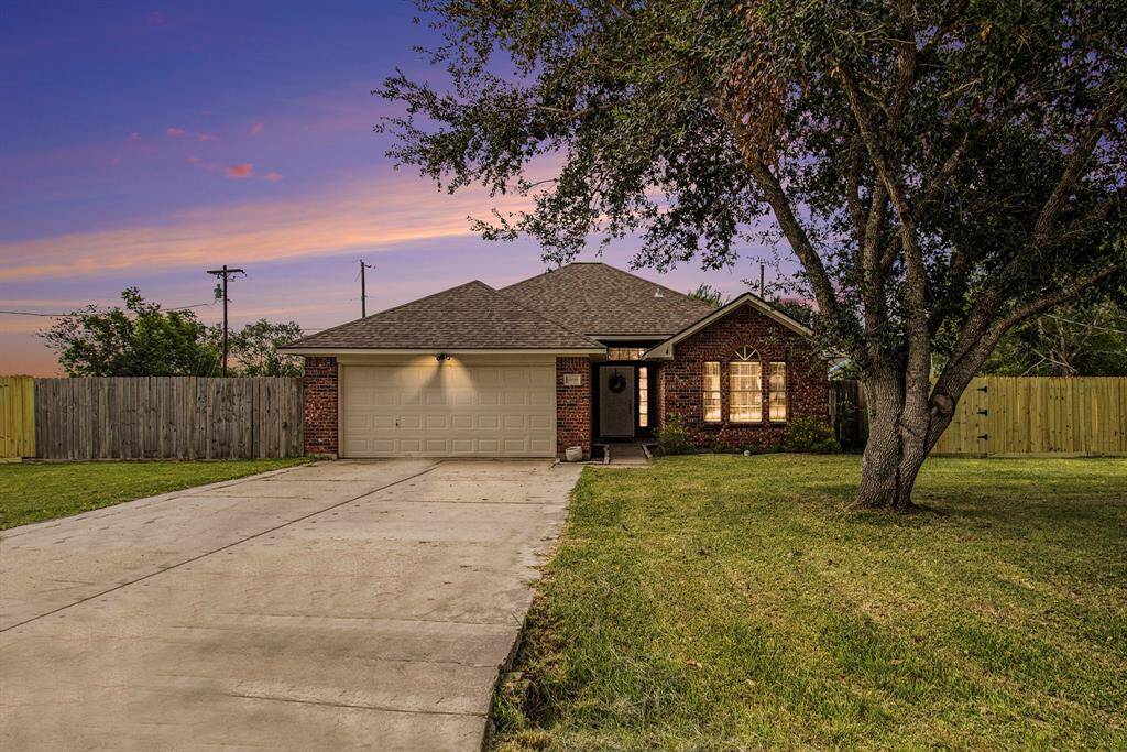 The back yard is the perfect location for all the birthday parties or family gathering.