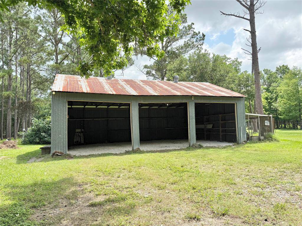3 car bay metal building with fresh crushed concrete