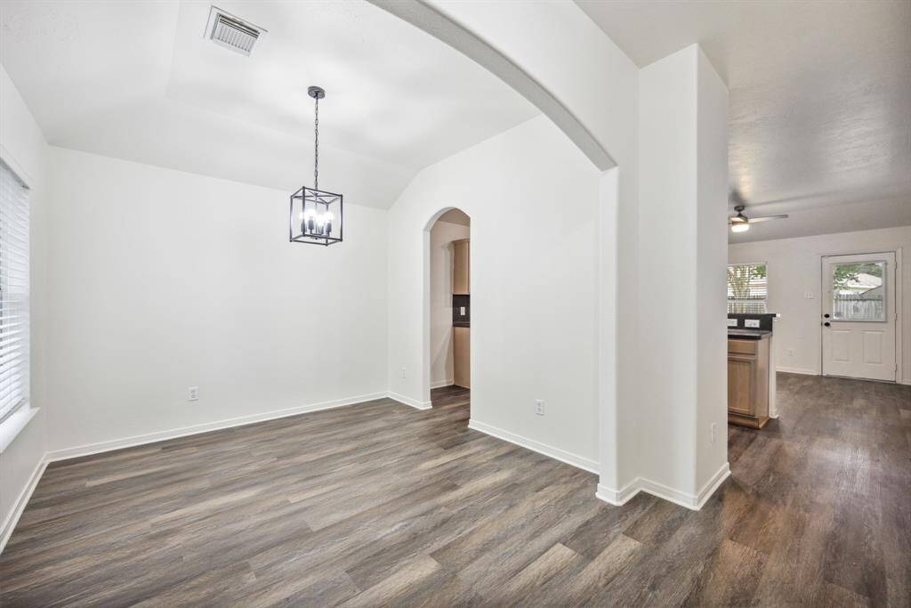A formal entry that doesn’t feel fussy—clean archways and modern lighting set the tone.