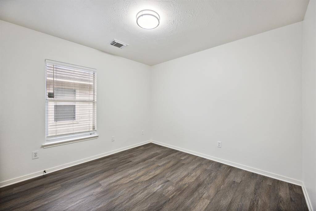 Another fresh, flexible space that adapts as your life evolves.