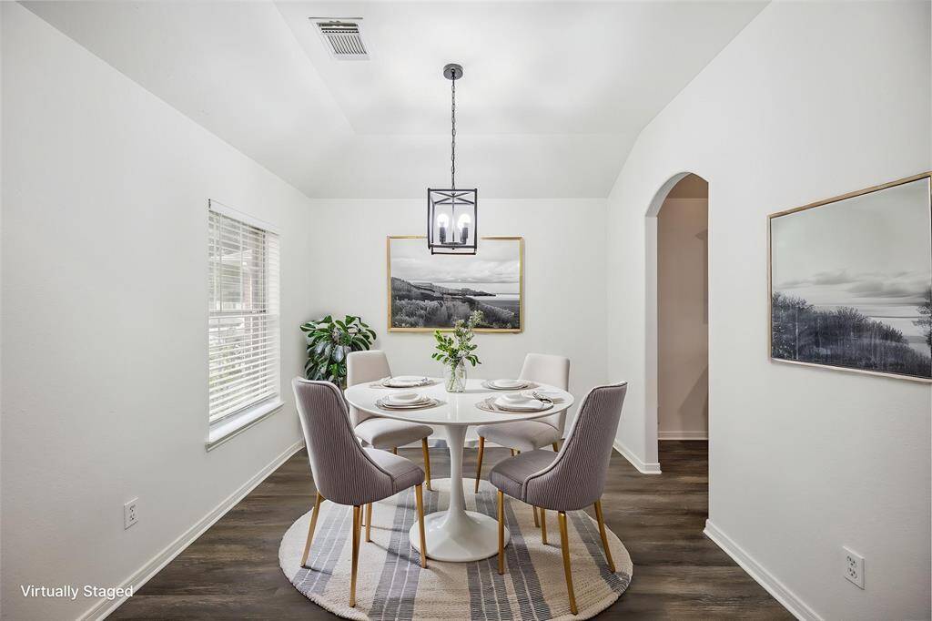 Weekend brunch, weeknight homework, or wine night with friends—this dining room is ready for all of it.