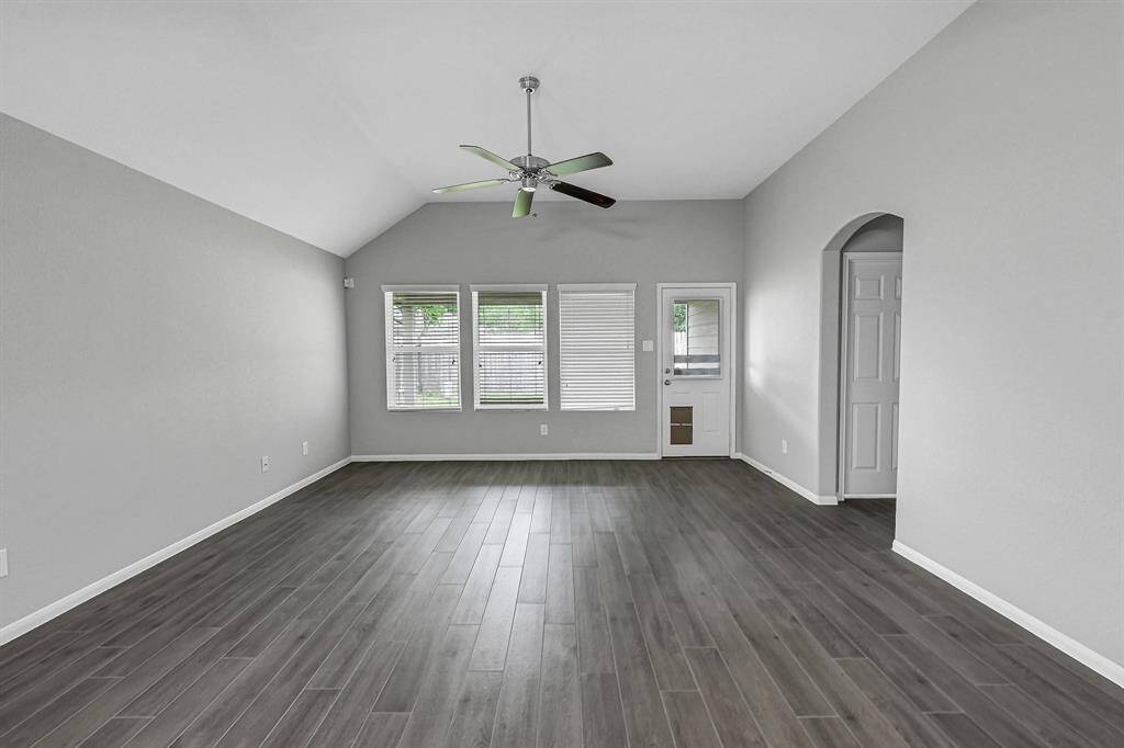 Neutral color and unifom tile all around the house