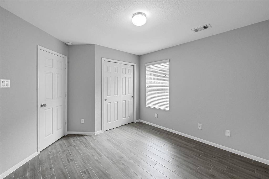 Spacious secundary bedroom located at the right side of the home
