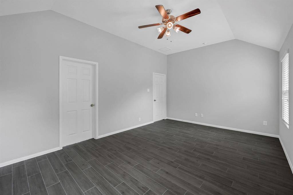 High ceiling and Ceiling fan in the primary bedroom