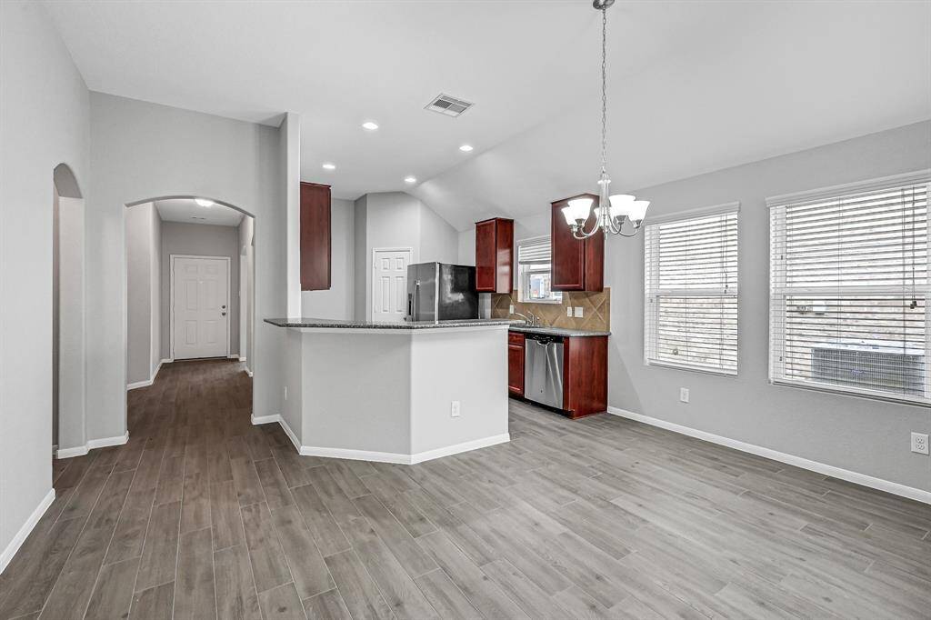 Dining/kitchen combo area