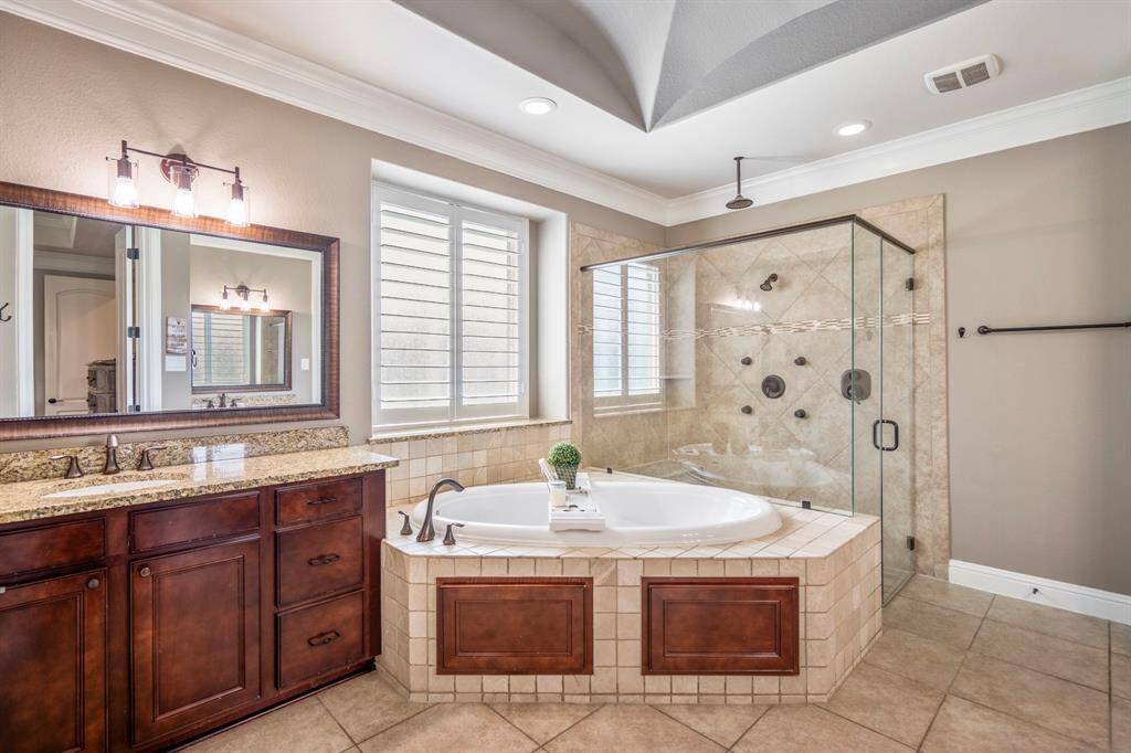 At the end of the day, light a candle and take a nice long relaxing bath in this spa-like whirlpool tub.