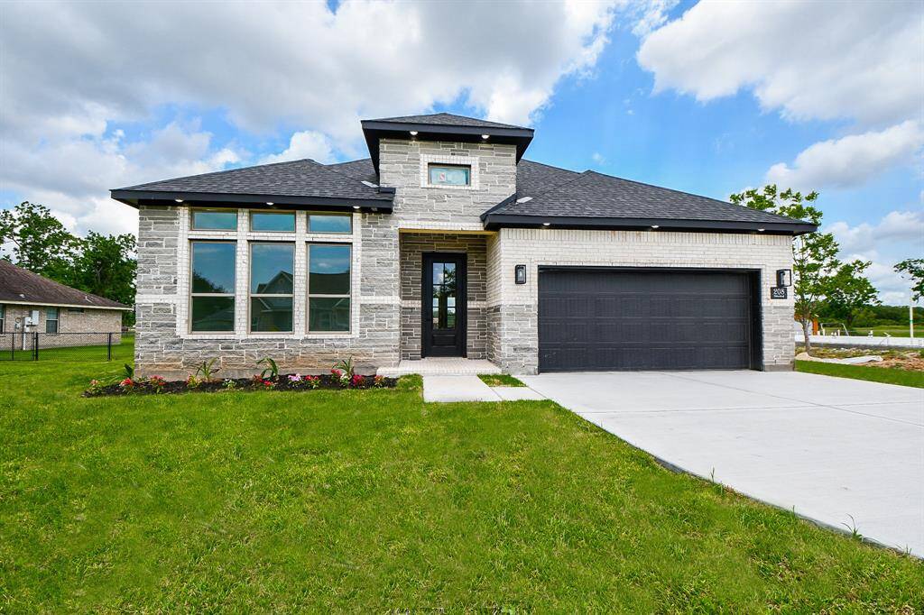 Welcome home to 208 Silverleaf! New Construction with 3 Bedrooms plus a study!