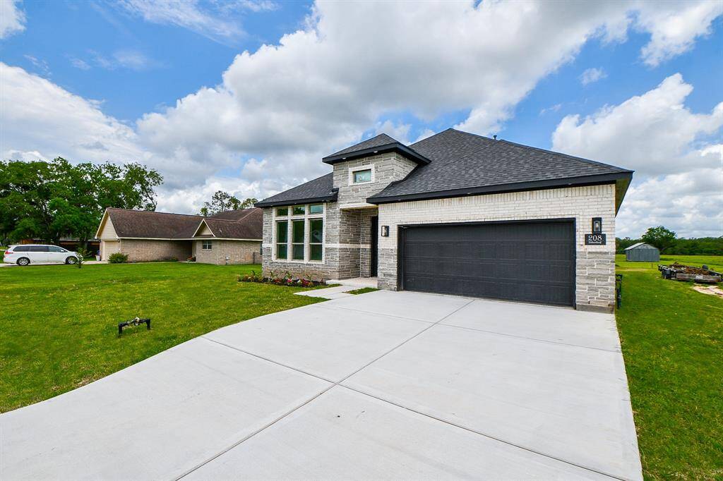 New Construction on a Huge Lot!