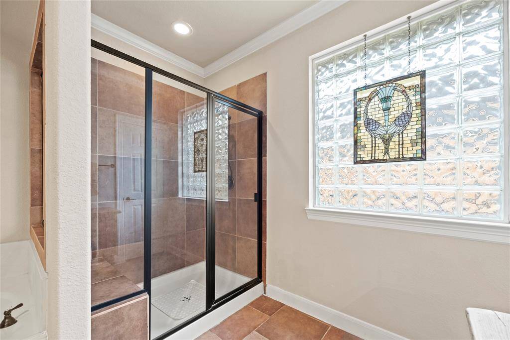 The spacious walk in shower also features a sitting shelf - comfortable and practical!