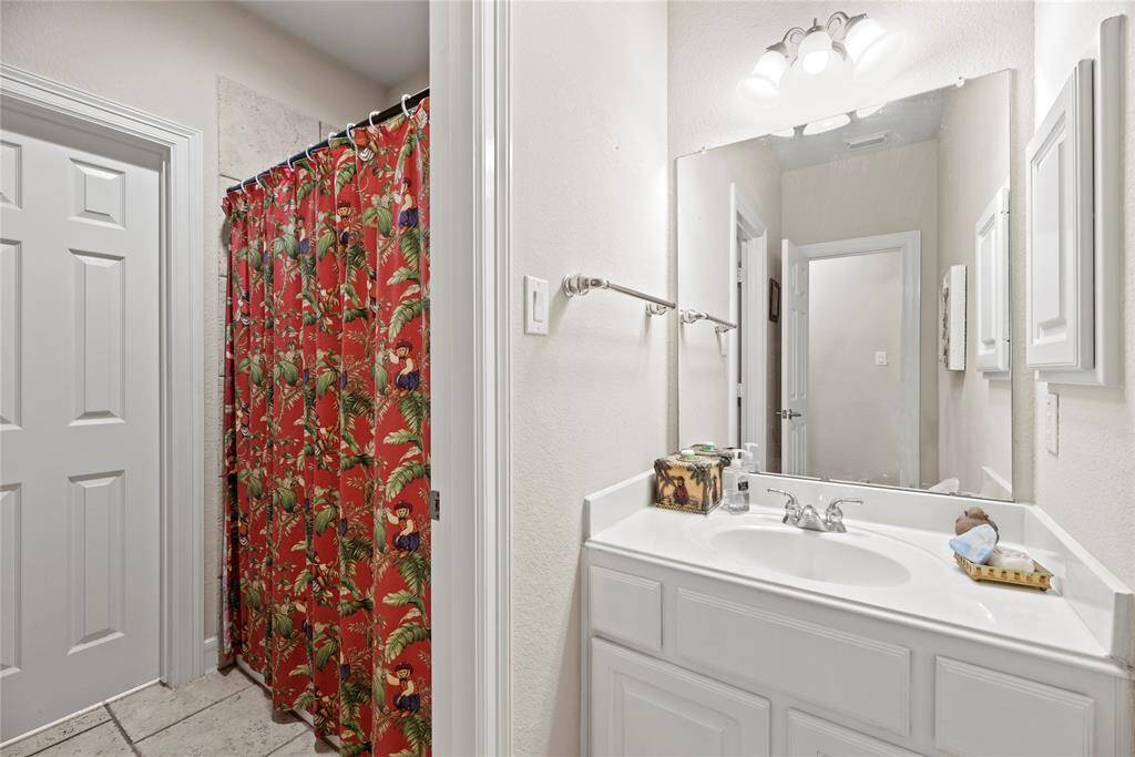 This clean and attractive space is perfect for family and guests alike.