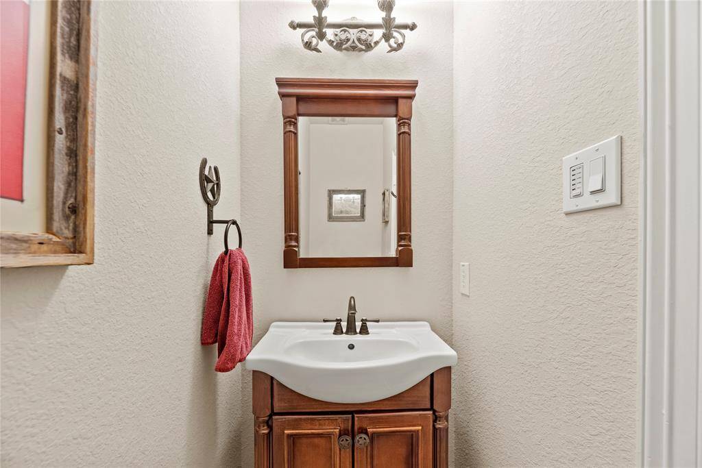 Powder bath perfect for guests to use when hosting gatherings.