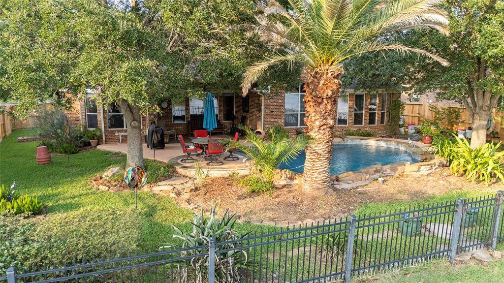 Been wanting a tan? Or don't have time to take as many vacations as you'd like? Soak up the sun in your own mini resort like spot right in your backyard.