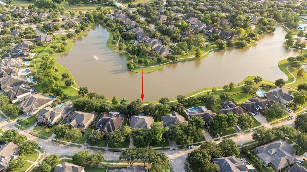 A stunning view from above — your own slice of lakeview paradise awaits.
