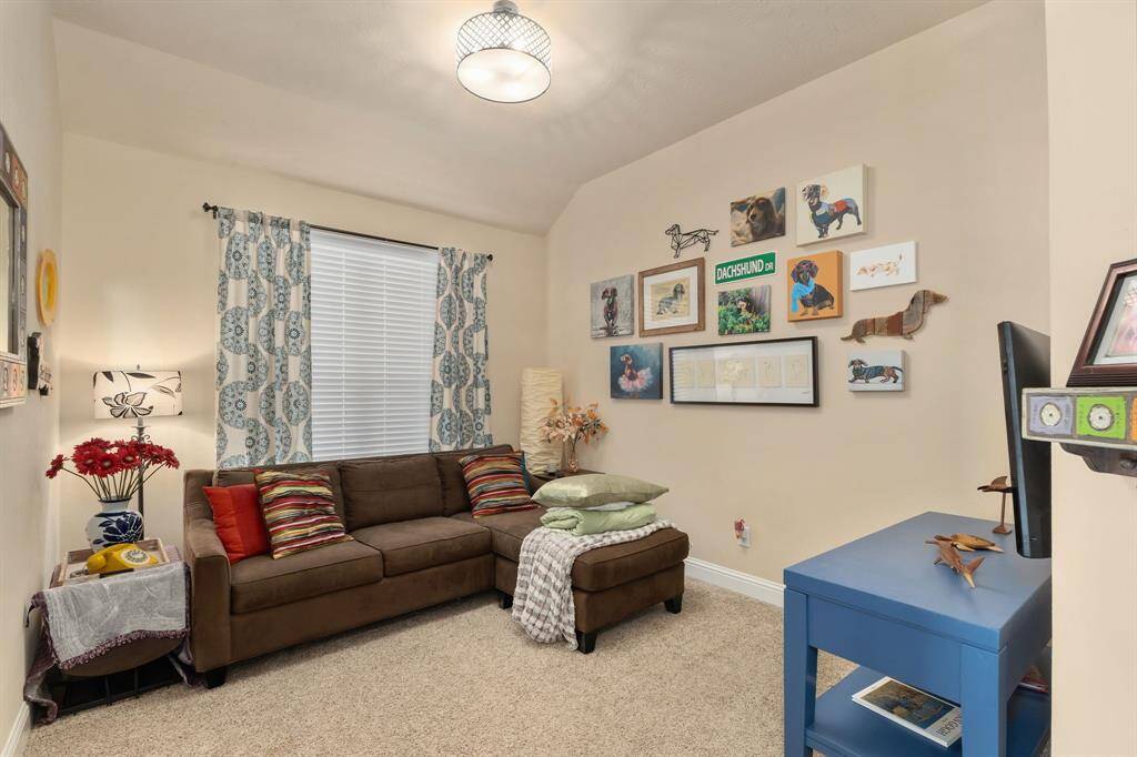 Office/study/yoga studio/lounge