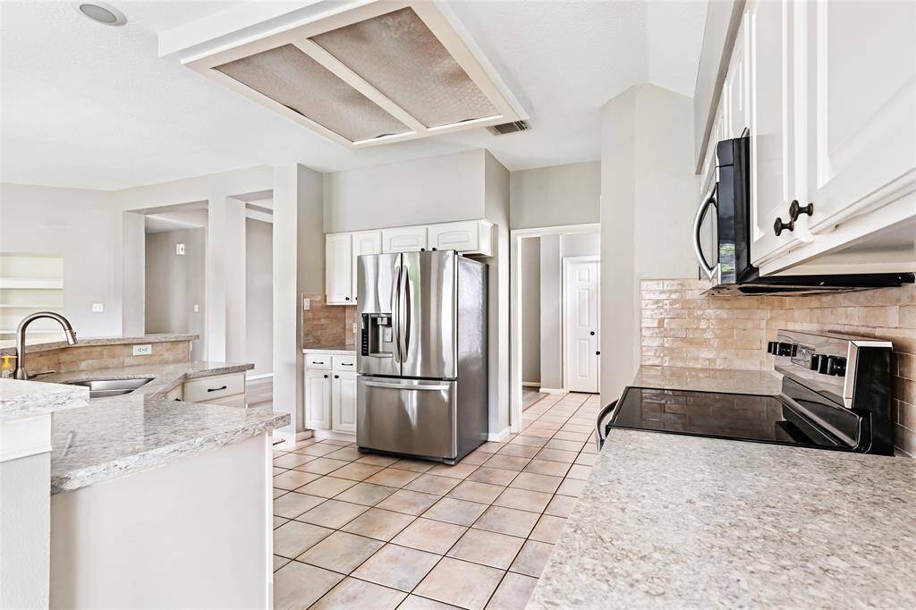 Lovely quartz countertops.