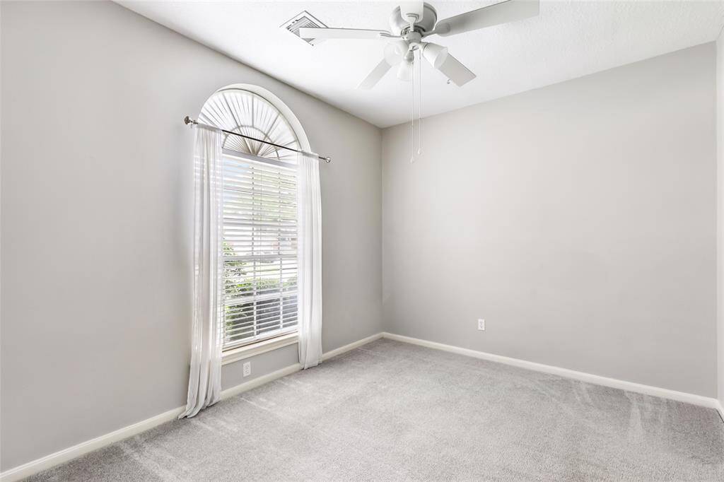 Large secondary bedroom