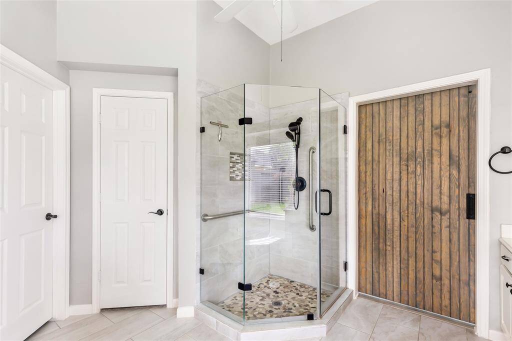 Gorgeous glass shower.