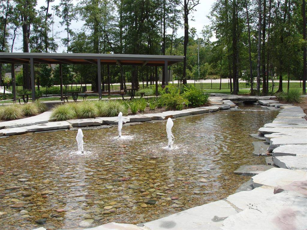 Numerous amenities throughot the neighborhood.