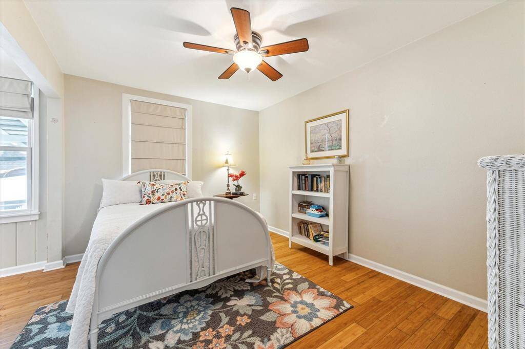 Downstairs secondary bedroom.