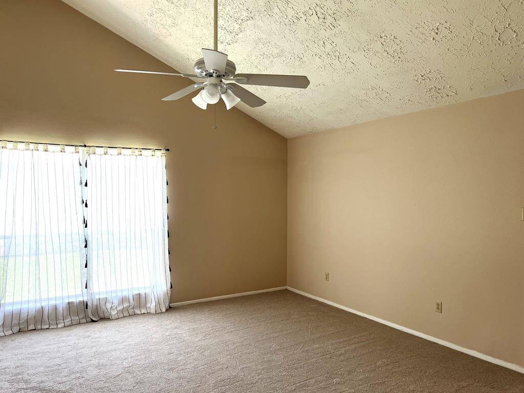 Look at these high ceilings in the living room!