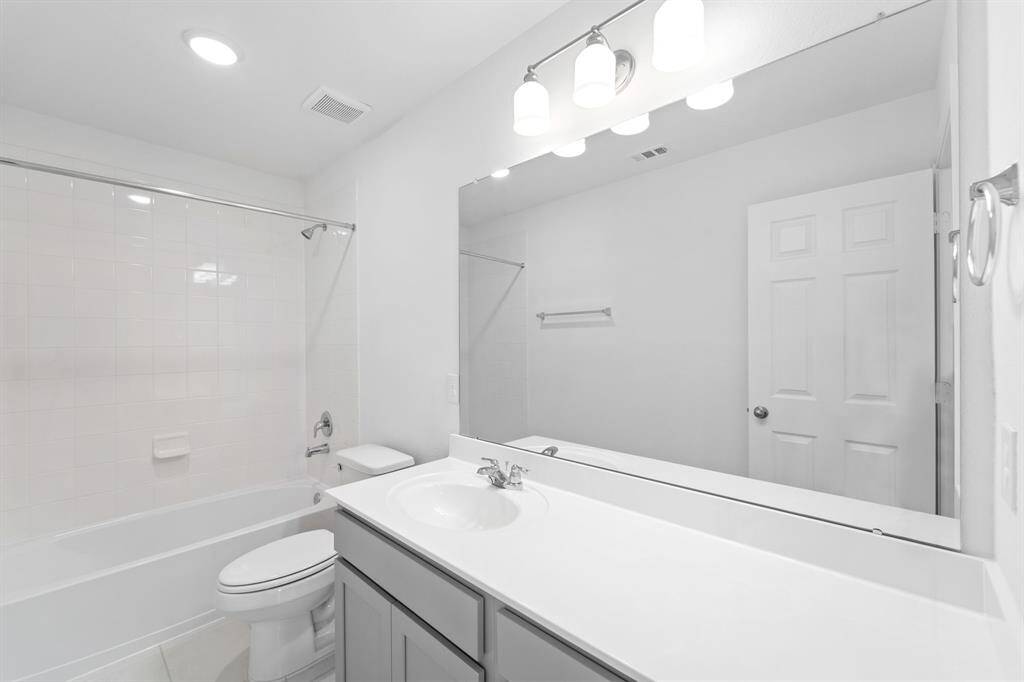 Note: Sample product photo. Actual exterior and interior selections may vary by homesite. Photo may be virtually staged