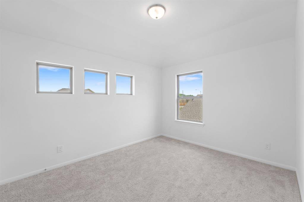 Note: Sample product photo. Actual exterior and interior selections may vary by homesite. Photo may be virtually staged