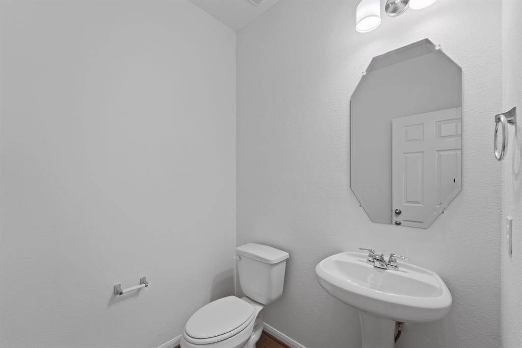 Note: Sample product photo. Actual exterior and interior selections may vary by homesite. Photo may be virtually staged