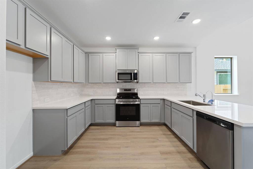 Note: Sample product photo. Actual exterior and interior selections may vary by homesite. Photo may be virtually staged