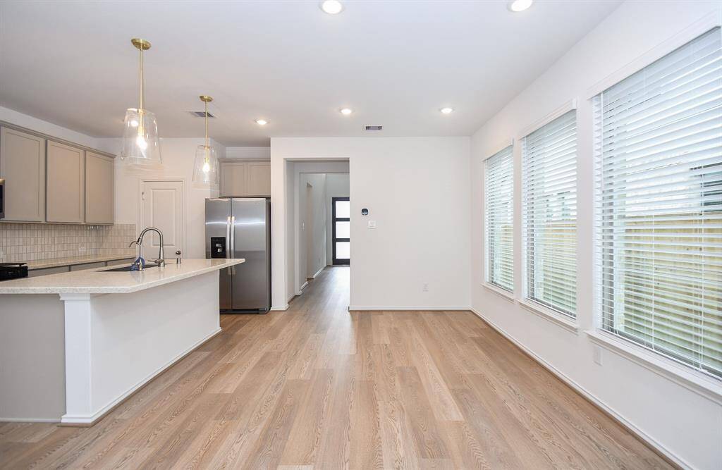 This special open floor plan lets you immediately imprint your lifestyle preferences with tons of wall and floor space to claim for your treasured family pieces.