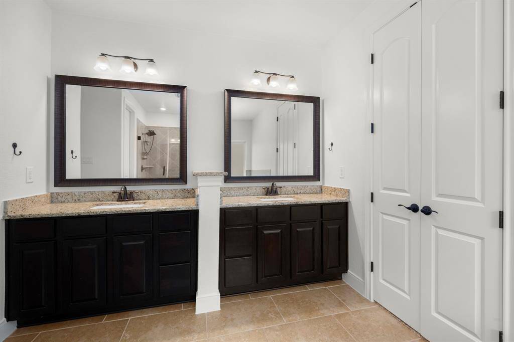 Double vanity in primary suite