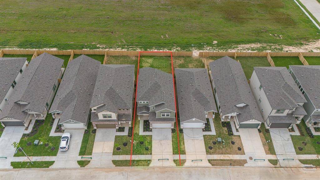 This home sits on a large lot with ample yard space in front and the back, lush landscaping and a well-maintained yard.