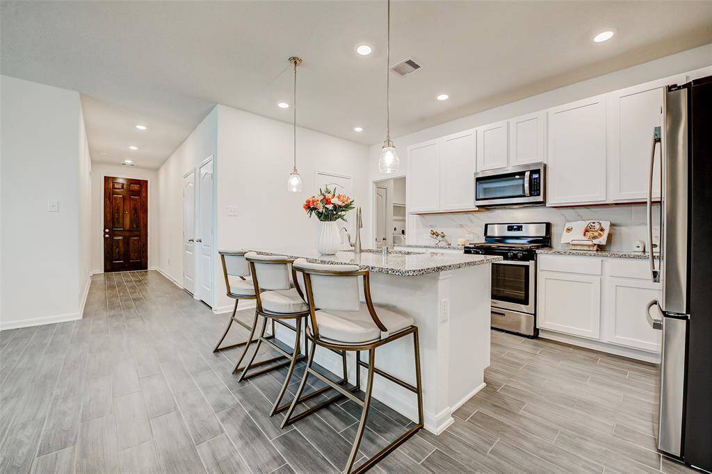 You’ll fall in love with this light and airy kitchen! Have a seat at this spacious island with bar seating—ideal for morning breakfasts or evening wine with friends.