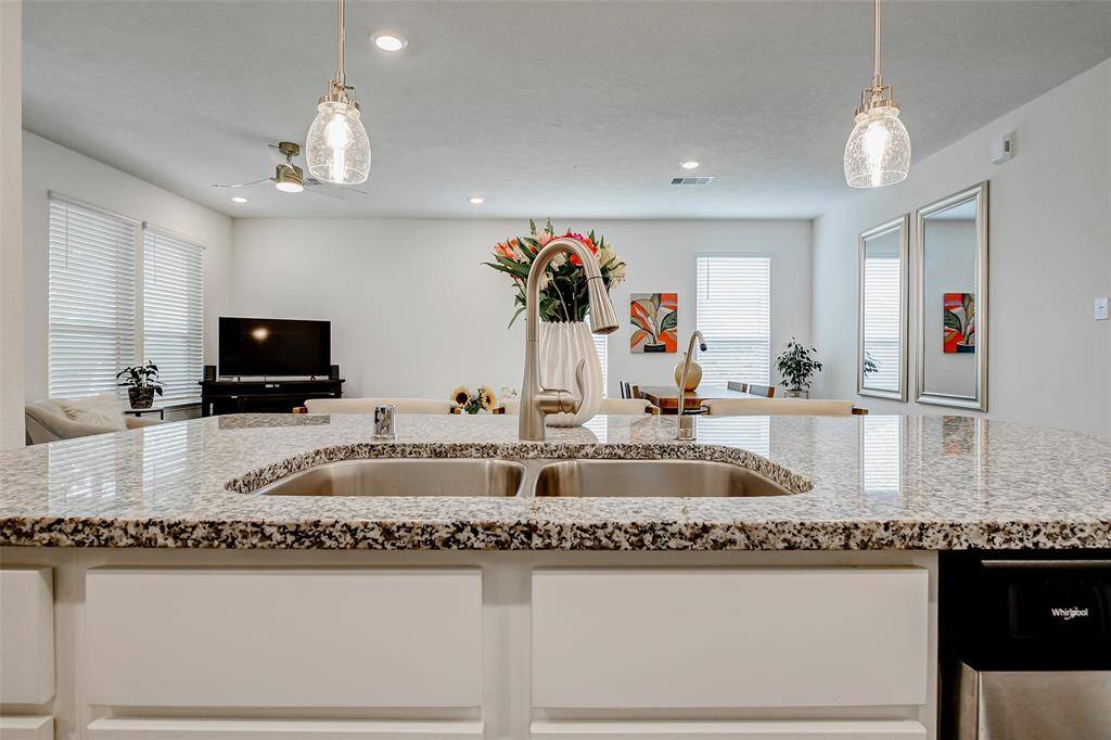 Chat with friends while washing dishes here!