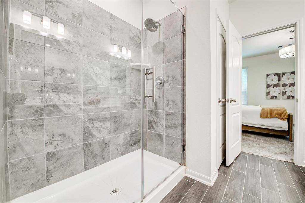 The en suite bathroom is an absolute dream with a large walk-in shower.