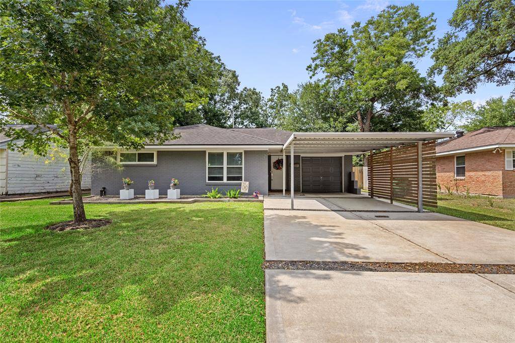 Welcome to 2327 Chantilly Lane!