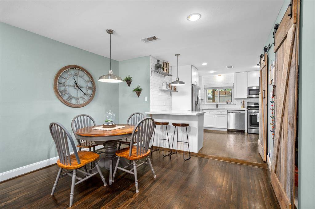 The kitchen also faces the living area.