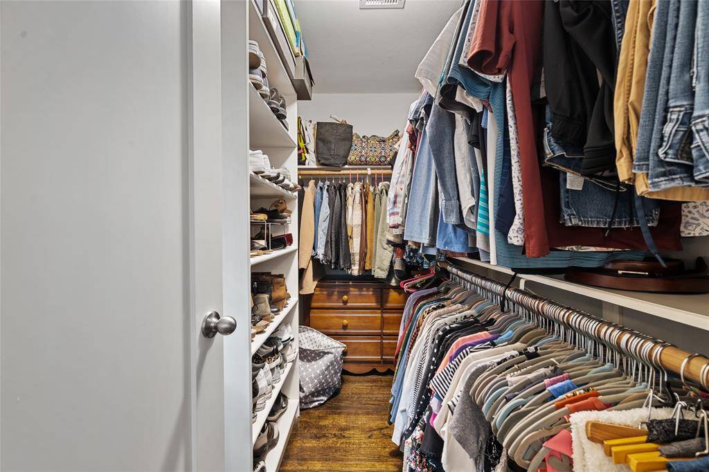 Large walk-in closet, plenty of space!