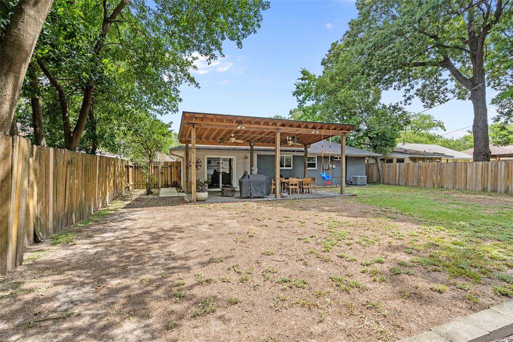 Let's check out the fully fenced backyard!