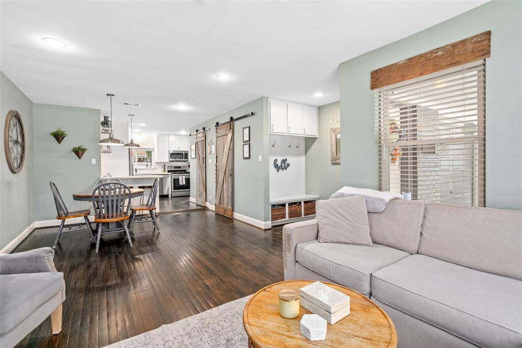 The home features and open living/dining area, great for entertaining friend or family.