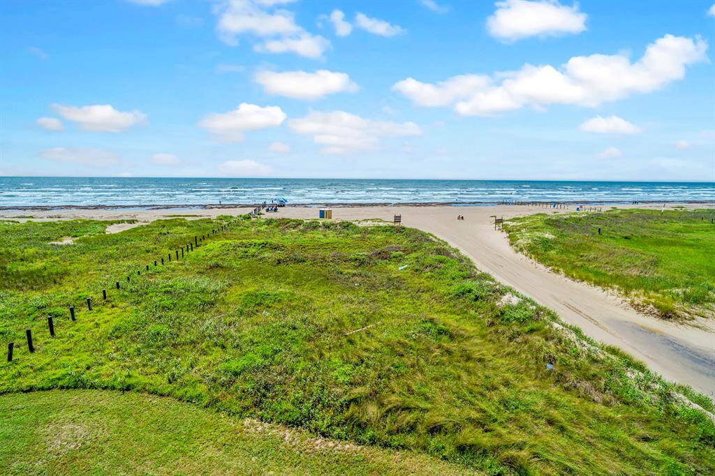 Direct beach access via nearby dune crossover—enjoy morning walks, sunset views, and an unbeatable coastal lifestyle.