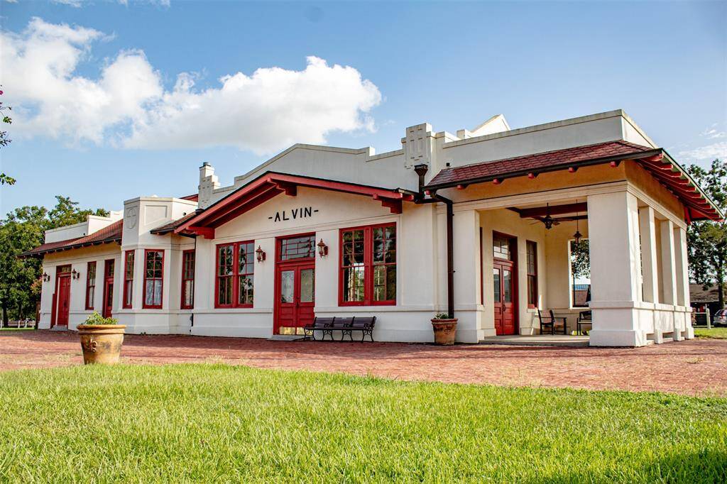 Surrounding Amenities: Alvin's Train Depot is a great place to host large events and open to the public
