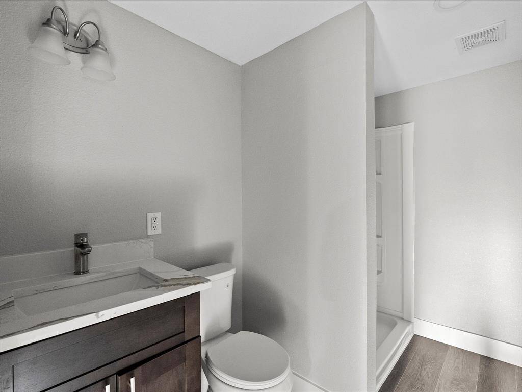 Bathroom with walk-in Shower
