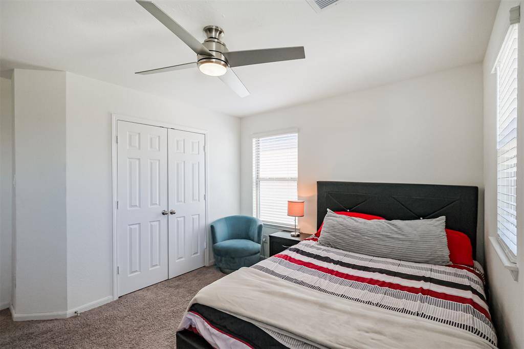 With three large windows bringing in tons of natural light, this space is perfect for play, study and rest!